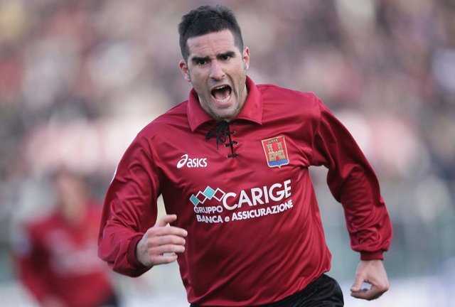 "Herkes kendine pahalı arabalar,yatlar alırken, ben bugün Livorno forması aldım" Cristiano Lucarelli