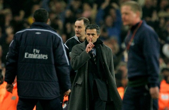 "Çocuk bakıcılığı yapmaktan takımını şampiyon yapamıyor" Jose Mourinho'dan Arsene Wenger'e...