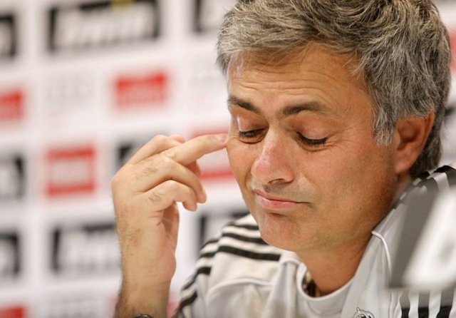 Mourinho'dan, o dönem Chelsea forması giyen Del Horno'nun oyundan atılmasına neden olan Lionel Messi'ye...