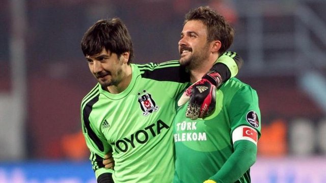 Tolga Zengin: ''Maçtan sonra neden sevinmedin diyenlere; Ben o kulübe 17 sene mi verdim kimse zil takıp oynamamı beklemesin. "