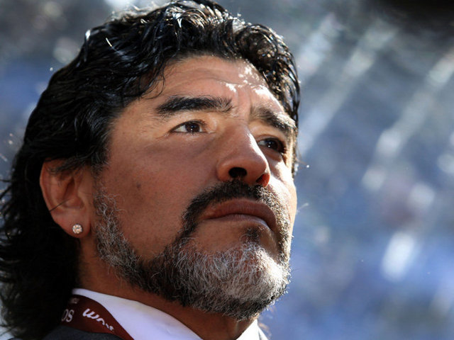 "Benim için kültür, Marco van Basten'i seyretmektir." Diego Armando Maradona