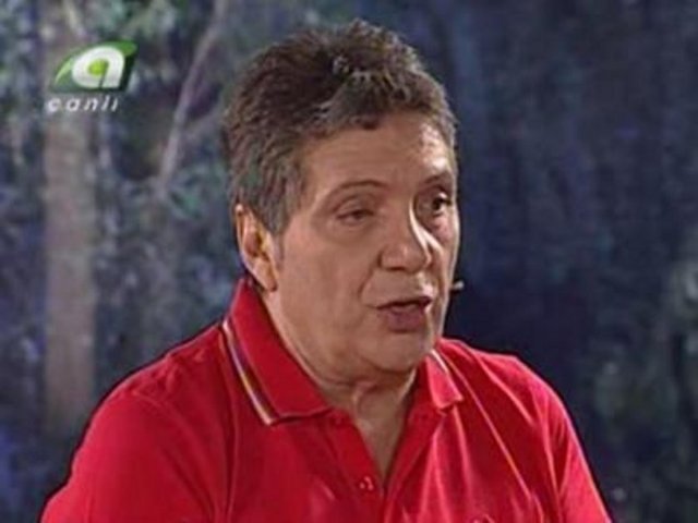 "Bu golü değil Şımaykıl, bütün Maykıllar biraraya gelse çıkaramaz" Spiker Ümit Aktan'ın, Manchester United deplasmanında Arif'in attığı aşırtma golü sonrası canlı yayında yaptığı yorum...