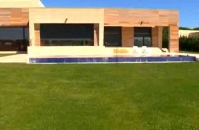 ARDA TURAN - İSPANYA'DAKİ EVİ