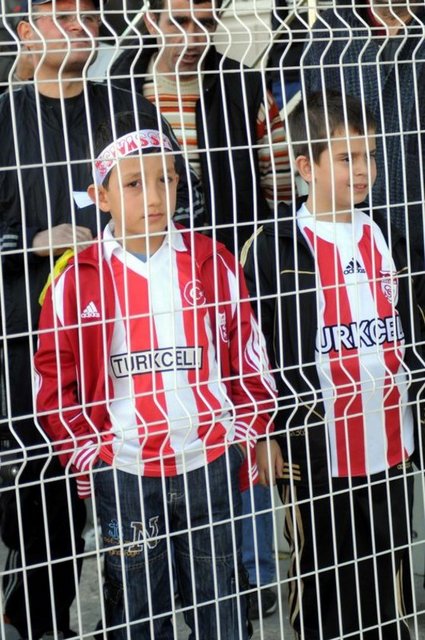 SİVASSPOR -  -  - KOLTUK SAYISI: 3715 - BÖLÜM: KALE ARKASI HAVUZ TRİBÜNÜ VE VIP A TRİBÜNÜ -