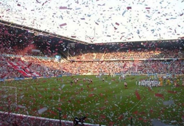 L-SIDE - PSV EINDHOVEN (HOLLANDA)