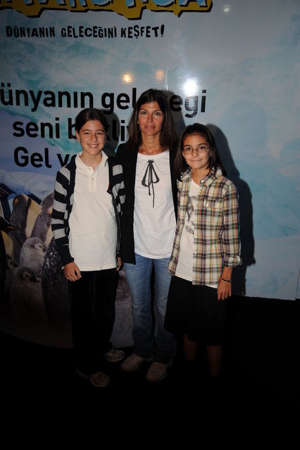 ZEYNEP ÜSTÜNEL
