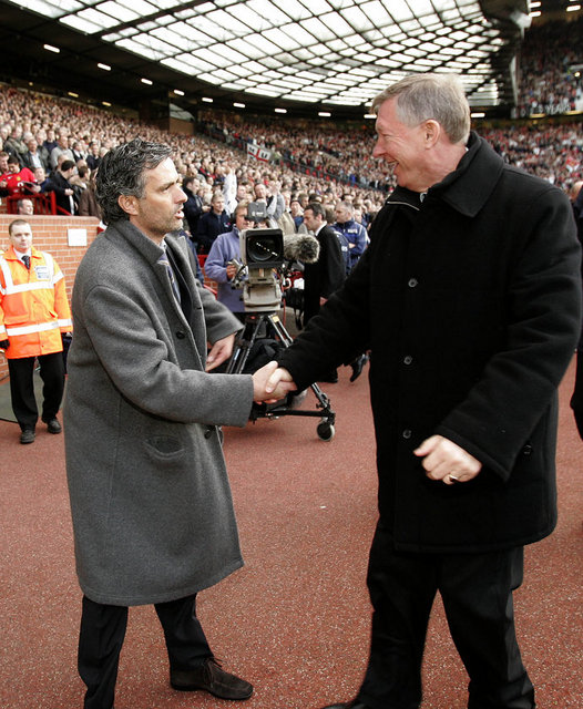 Sir Alex Ferguson'a dair: "Belki ben de 60'ıma geldiğimde, aynı ligde 20 yıllık kariyer devirdiğimde ve herkesin saygısını kazandığımda, insanlarla konuşurken onların hafiften titremelerini sağlama kudretinde olurum. (Birkaç gün sonra...) İnsanlar kasırga kopsun istiyor ama yok öyle bir şey. Sir Alex'e müthiş bir menajer olduğu için saygı duyuyorum ama o da prosedüre uymak zorunda. Ben hakemlerle konuşmam ve başka menajerlerin de bunu yapmasını istemem... Bir de... Konuşmak vardır, bağırmak vardır... Bu Sir Alex'e karşı olduğum anlamına gelmiyor. Çarşamba günü maçtan sonra ofisimde şarap içtik. Maalesef kötü bir şaraptı, o da bundan şikayetçiydi. Sözüm var; sezonun ikinci yarısında doğumgünüm var. Ona güzel bir Portekiz şarabı götüreceğim."