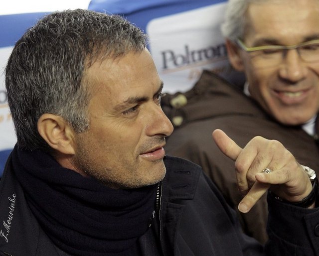 Roman Abramovich'e dair: 'Eğer bana takımı çalıştırma konusunda yardım etseydi, ligin d***** vururduk. Ve eğer ben ona mali işlerinde yardım etmeye kalksaydım, çoktan iflas etmiş olurdu!