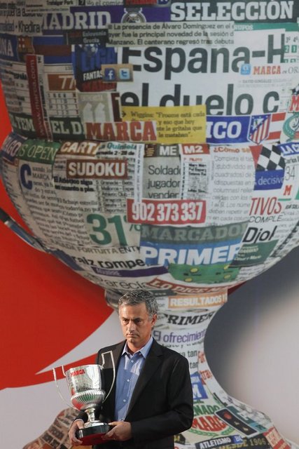 Barça-Inter Şamp. Lig. maçı sonrası basın toplantısı;  Gazeteci: İleride Barcelona'yı çalıştırma fikrine nasıl bakıyorsunuz? - JM: Burada benden ne kadar nefret edildiğini sizler de gördünüz. Bunun sevgiye dönebileceğine inanacak kadar salak olduğumu mu düşünüyorsunuz?