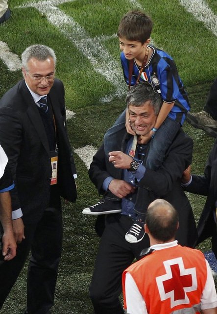 ''Barcelona serisini kazandık ama herkes Barcelona'nın ne kadar iyi oynadığından ve bizim kalenin önüne takım otobüsünü park ettiğimizden bahsediyor. Kalenin önüne takım otobüsünü parketmedik, takım uçağını parkettik. 2 sebebi vardı. Birincisi 10 kişiydik, ikincisi ilk maçı 3-1 kazanmıştık. Otobüs, gemi ya da uçak park ederek değil, San Siro'da onları ezerek finale çıktık."