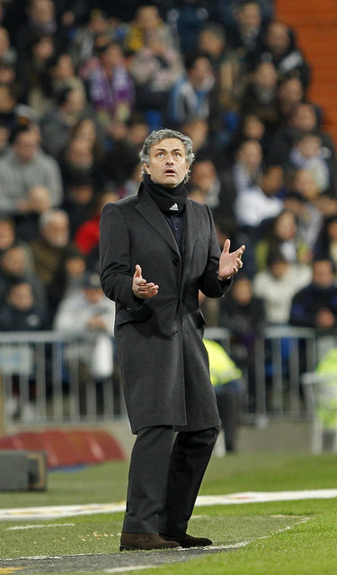 Takımda yaptığı taktik ve oyuncu değişikliklerine dair: "Eğer evdeki garajınızda bir Bentley'niz, bir de Aston Martin'iniz varsa ve her Allah'ın günü gideceğiniz yere Bentley'inize binerek gidiyorsanız, e biraz aptalsınız demektir."