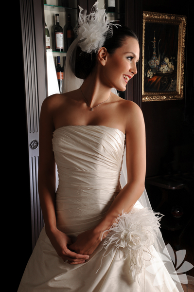 Başak Burcu Gelinliği: Gelinlik seçimlerinde öncelik hem sade hem de klâs olmaktır. Tasarım gelinliklerden hoşlanırlar. Kumaş seçimlerindeki kalite ve renk seçimi onlar için en önemli detaydır. Başak gelini= sade ve klâs! 