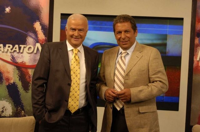 ŞANSAL BÜYÜKA: "Uğur çek ordan benim şeyimi!"  (Ekrandaki küçük görüntüsünden bahsediyor.)