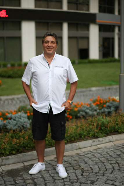 ÜMİT AKTAN:  "Gollerimizi Hagi ile Arif attı sayın seyirciler. Bu tablo bana büyük Türk bestecisi Hacı Arif Bey'i hatırlatıyor nedense..."  (Grasshoppers-Galatasaray maçında)