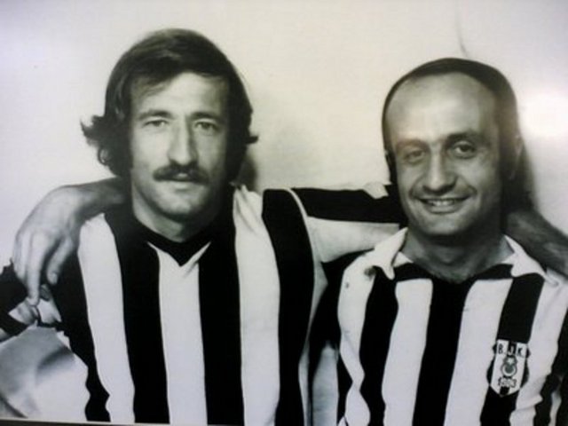 ZİYA ŞENGÜL:  "Bu... Bu... Bu gol katliamı, başka bir şey değil..."  (Rangers-Fenerbahçe maçında Fener'in kaçırdığı bir pozisyondan sonrasında...)