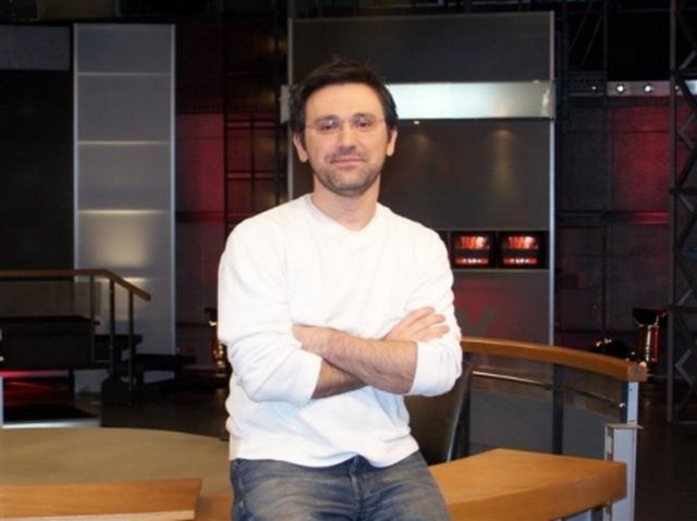 MURAT KOSOVA:  "Bu saç modeliyle annemin elmalı pastasını andırıyor"  (NBA'de siyahi bir basketçi hakkında)