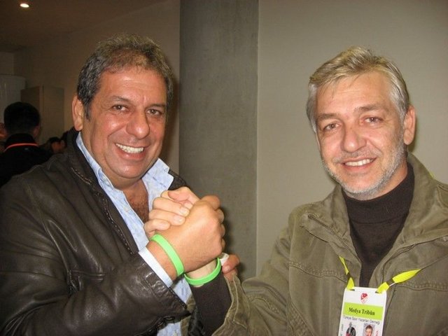 Ahmet Çakar: İkimizden biri psikopat, ben sana söyliyeyim. Hiç debelenme!  Gürcan Bilgiç: Kimin ne olduğu belli hocam. (Santra)