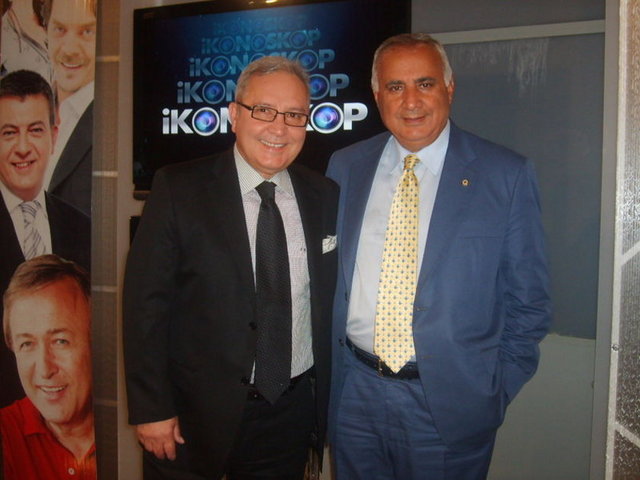 İLKER YASİN: "Bu akşam değerli konuklarımızın yanında çok daha değerli iki konuğumuz var."