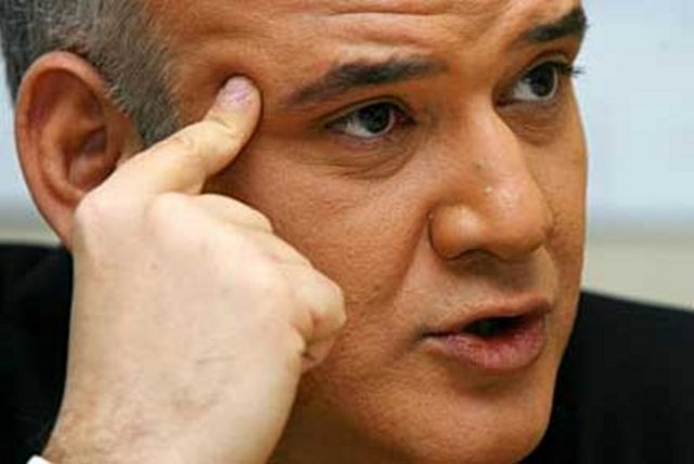 AHMET ÇAKAR "Ben ona dırdırın kralını yaparım, ama lisanına hakim değilim."  (Ahmet Çakar, Lucescu'ya çatarken)