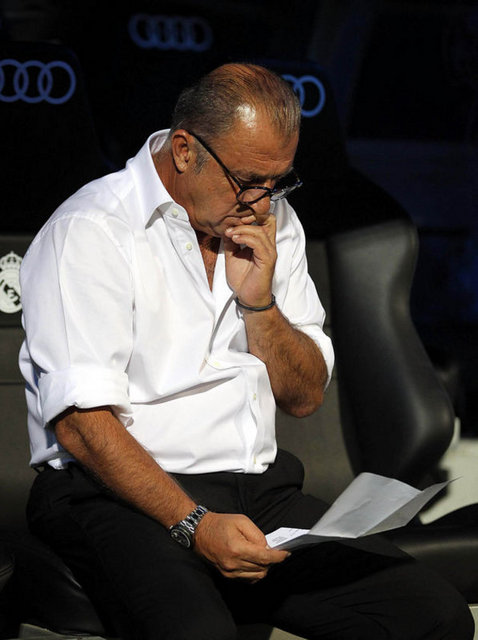 FATİH TERİM: "You! Without ball, shut up!"  (Terim, rakip futbolculardan birine sesleniyor)