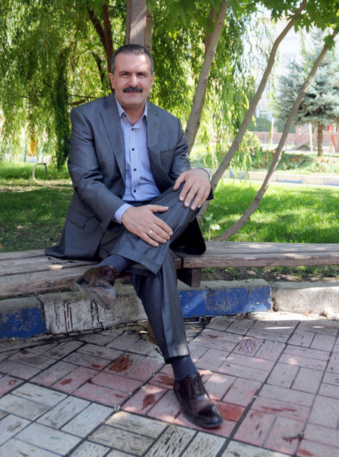 AK Parti Van Milletvekili Burhan Kayatürk ise İngilizce, Hintçe, Urduca, Arapça ve Japonca konuşabiliyor.