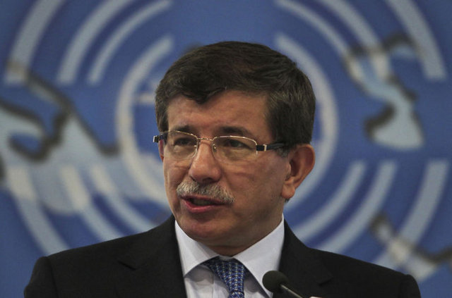 En çok yabancı dil bilen bakan, Dışişleri Bakanı Ahmet Davutoğlu. Davutoğlu'nun bildiği diller İngilizce, Almanca, Arapça ve Malayca.