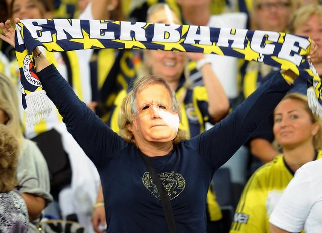 Tek suçu Fenerbahçe'nin haklarını korumak olan, vicdanımızda suçsuzluğu kanıtlanmış Aziz Başkan ve yöneticilerimizi #yuzgundurozluyoruz