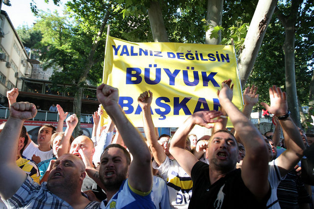 #yuzgundurozluyoruz sanmakı sen uyumuyosun biz uyuyoruz sanmakı uzuluyosun biz gülüyoruz sanmakı sen ordasın bız yaşıyoruz aziz başkanım
