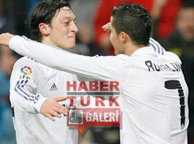 Mesut Özil - Ronaldo