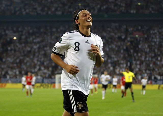 BurakElbasoglu Burak Elbaşoğlu - Adamsın Mesut ÖZİL! -