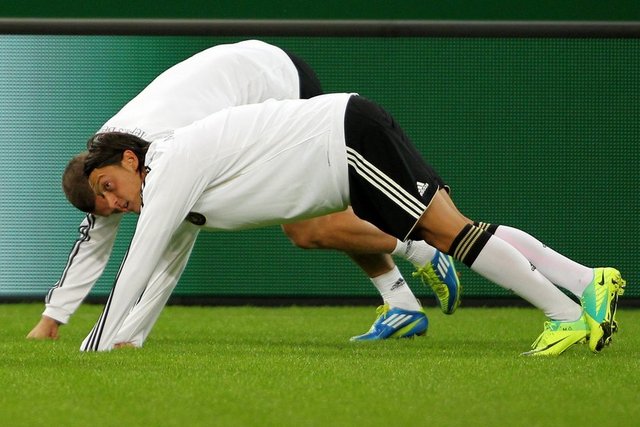 zekican60 zeki can - Mesut görevini yaptı 1 gol 1 asist,teşekkürler Mesut Özil..... -  -