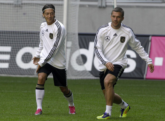 MustafArabaci Mustafa Arabacı - Belçika galibiyetine sanırım en çok Mesut Özil sevinicek.. -