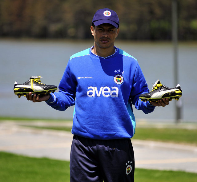 "Dünyanın en şanssız futbolcusudur Alex. Kendisini seyredemiyor"