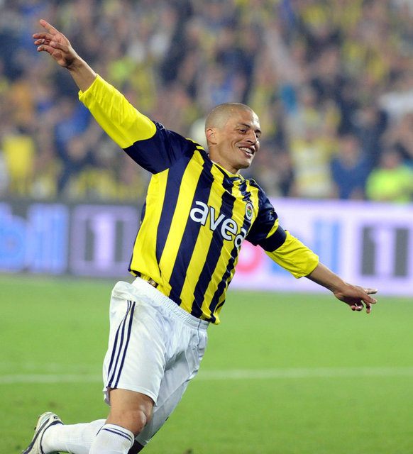 - "ALEX; KOCAMAN yüreklerin AZİZ kaptanı!"