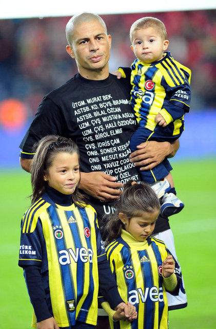 Alex10combr Alex10.com.br - Bugun Van'daki Depremde hayatini kaybedenlerin mekani cennet olsun.Yardima ihtiyaci olanlara destek verelim.