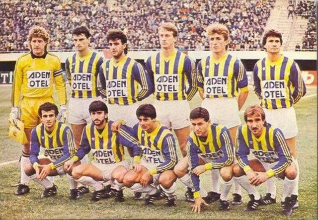 14-"103 gollü şampiyonluğun final maçı" FB 2-1 BJK (18 Mart 1989) - Fenerbahçe'nin 103 golle şampiyon olduğu sezonun kilometre taşı maçlarından biri. 1988-89 sezonunda fırtına gibi esen ve şampiyonluk ipini 103 gol atarak göğüsleyen sarı-kanaryalar ligin final maçında, 3 yıldır mağlup edemediği Beşiktaş'ı 2-1 yeniyordu. -