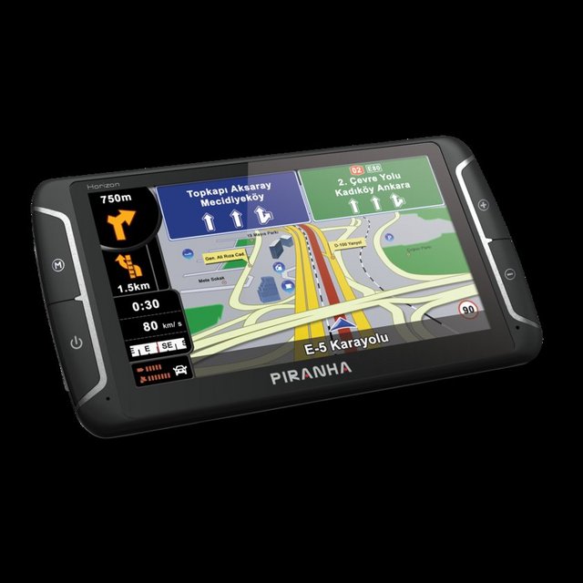 4 - PIRANHA HORIZON: 7 inçlik dokunmatik ekranı olan Piranha Horizon, 81 il ve 548 ilçenin detaylı haritalarını içeriyor. Üç boyutlu bina görünümü, yol tabeleları ve şerit bilgilerini gösterme, FM aktarıcısı, Türkçe sesli yol tarifi gibi özellikleri olan cihaz, video, müzik, resim ve e-kitap gibi multimedya dosyalarını da açabiliyor. 2 GB'lik dahili hafızası ve SD kart okuyucusu olan ürünün batarya ömrü 4 saat. Fiyatı 499 TL.