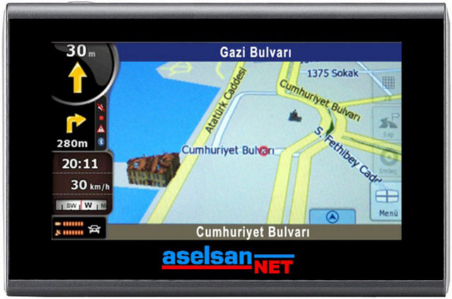 480 x 272 piksel çözünürlüğünde 5 inçlik ekranı olan cihaz, Türkçe dahil 20 dilde sesli yönlendirme, FM aktarıcısı (transmitter), müzik dinleme, video seyretme ve resim görüntüleme özelliklerine de sahip. Fiyatı 399 TL.
