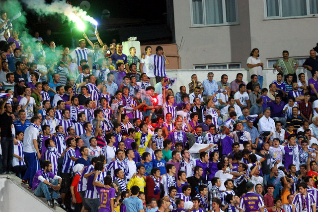 yaseminkerkez yasu  - Bu ulkede artik yan yana karsi karsiya mac bile izleyemiycekmi insanlar..nereye gidiyoruz biz..allah sonumuzu hayir etsin..#rakibimedokunma