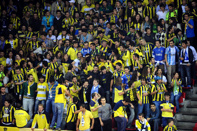 onrmnks Onur Menekse  - #rakibimedokunma sırada ne var? renklerimizede karışın onunla ilgilide bir karar alın!!! biz atışsakda kapışsakda onları tribünde istiyoruz