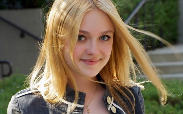 Dakota Fanning (17)