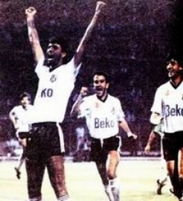 13- Ulvi Güveneroğlu (Beşiktaş) 405 maç 10 gol
