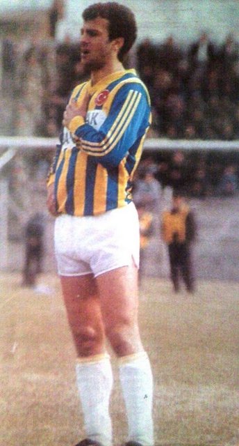 1- Oğuz Çetin (Sakaryaspor-Fenerbahçe-İstanbulspor-Adanaspor) 503 maç 79 gol