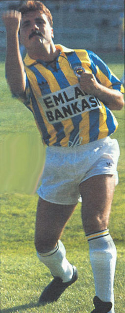 7- Müjdat Yetkiner (Fenerbahçe) 429 maç 23 gol