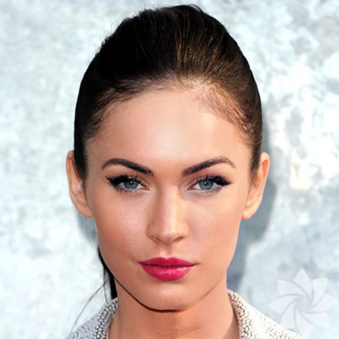 Etkileyici bir bakış için rimel yeterli. - Fox makyajında aşırıya kaçmadan rimel ile gözlerinin ön plana çıkmasını sağlıyor. 