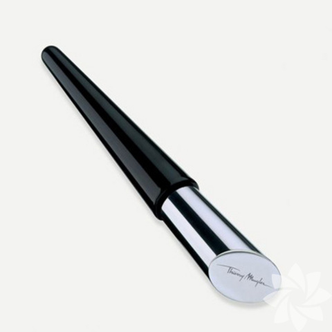 Thierry Mugler Flash on Lashes - "Kirpiklerime çok önem verdiğimden bu ürün benim vazgeçilmezim diyebilirim". 