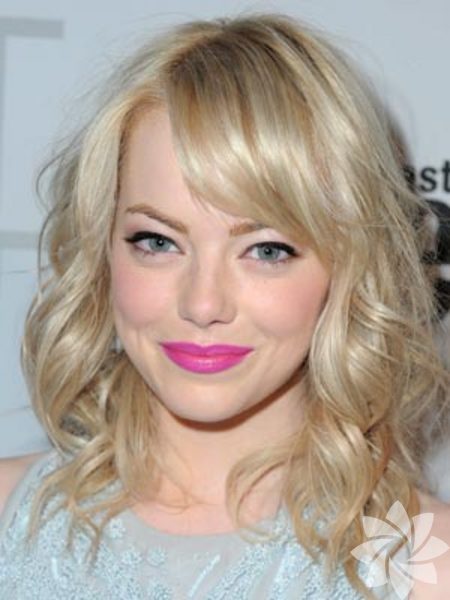 Emma Stone'un heyecan verici pembe dudakları.