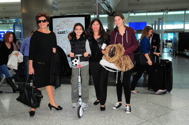 MÜZEYYEN SELGUR,MİNA- ZEYNEP - MERVE ÜSTÜNEL