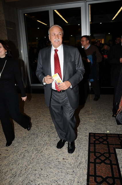 HÜSNÜ ÖZYEĞİN