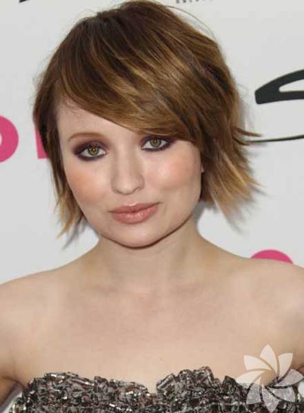 Tepesi kabarık - Emily Browning